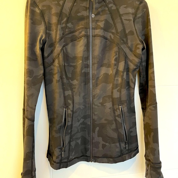 Size 10 army zip up Lululemon scuba sweater - Picture 1 of 4